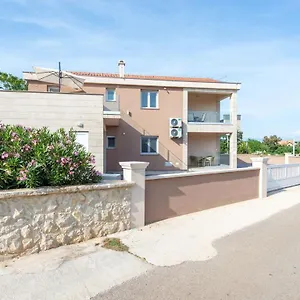 https://apartmani-veli.hotelinzadar.com